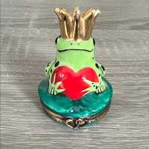 Limoges Green Frog with Red Heart Trinket Box